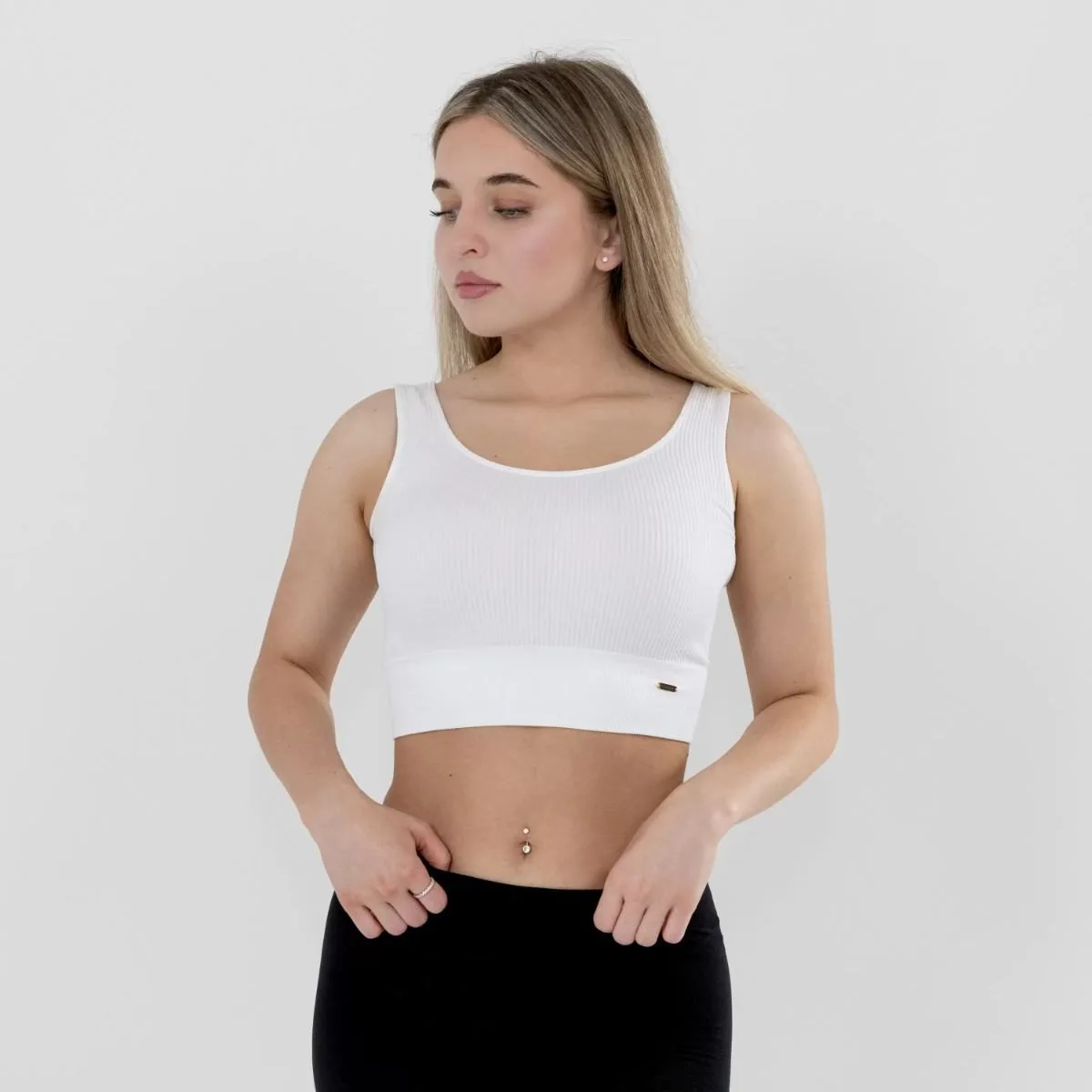 Bustieră sport fără cusături, cu aspect reiat — Alb